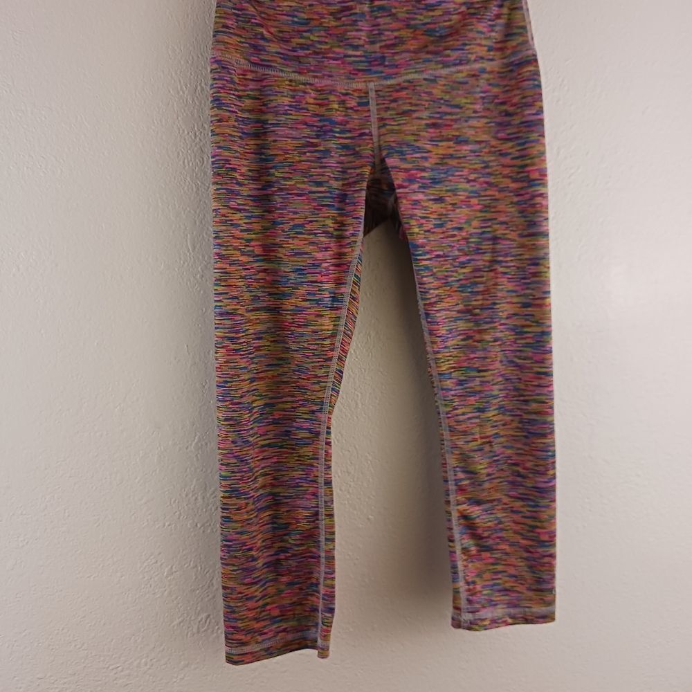 Reebok colorfully crop small pocket leggings size XS